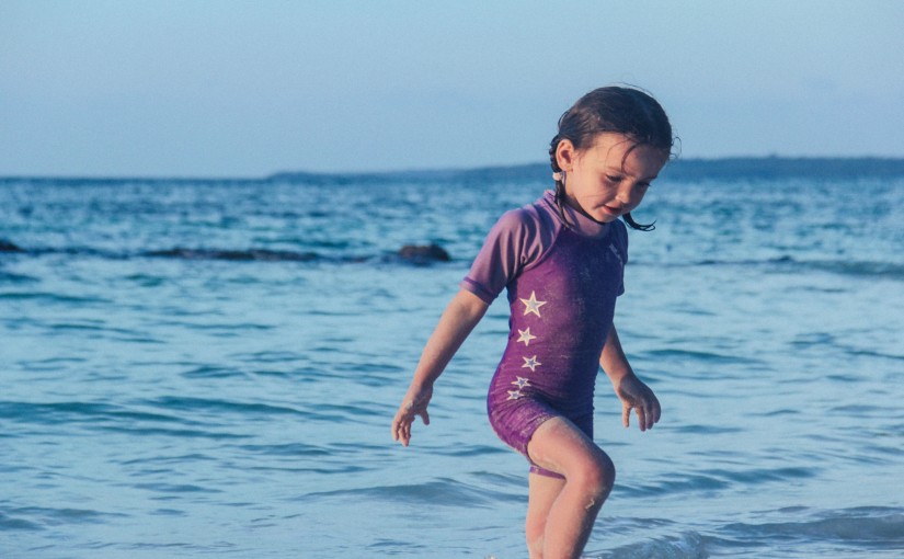 ¿Es eficaz el bañador solar como protección para tu bebé?